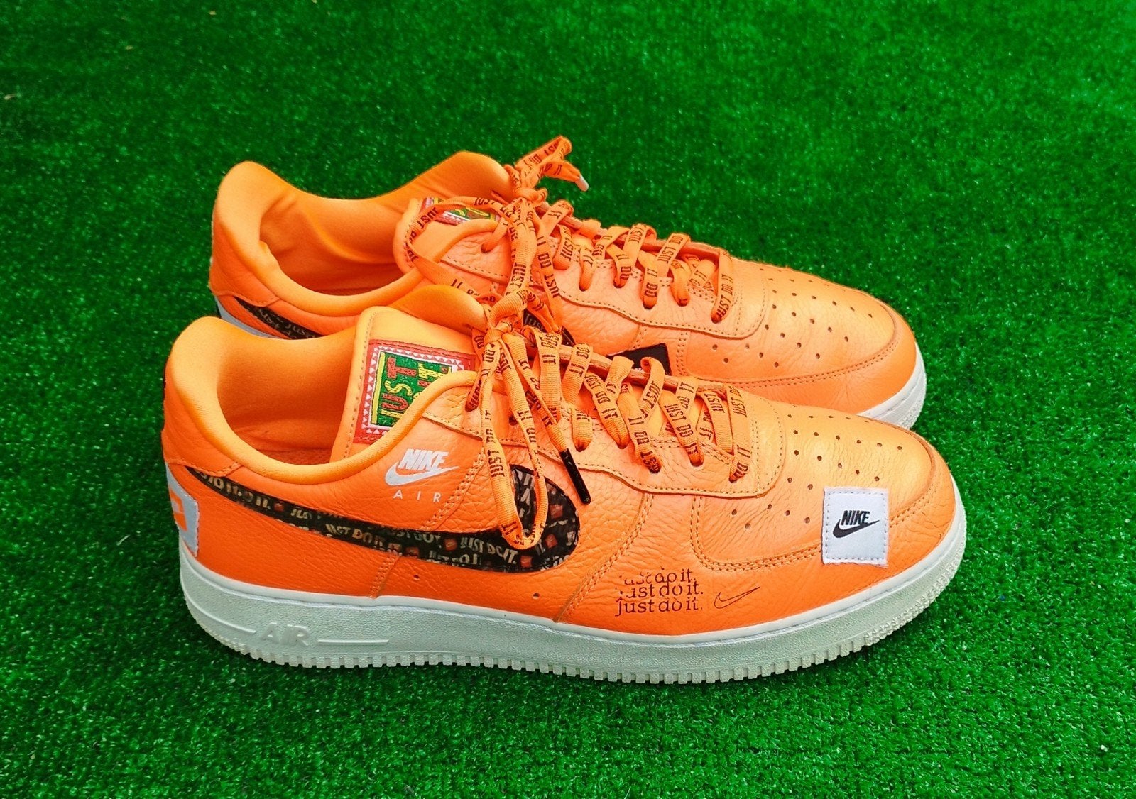 Nike Air Force 1 'Just Do It' Oranje Sneakers Maat #46, Nike, Inc., Overige kleuren, Nike, Ophalen of Verzenden
