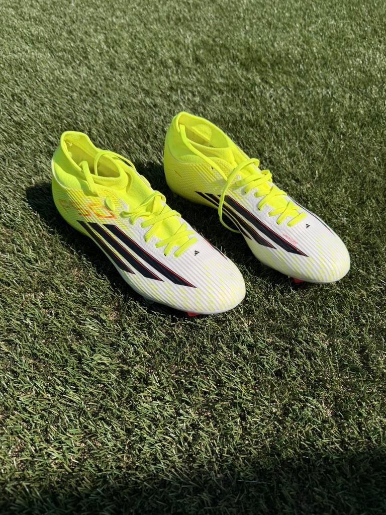Adidas f50 voetbalschoenen, Maat XS of kleiner, Ophalen of Verzenden, Zo goed als nieuw, Schoenen