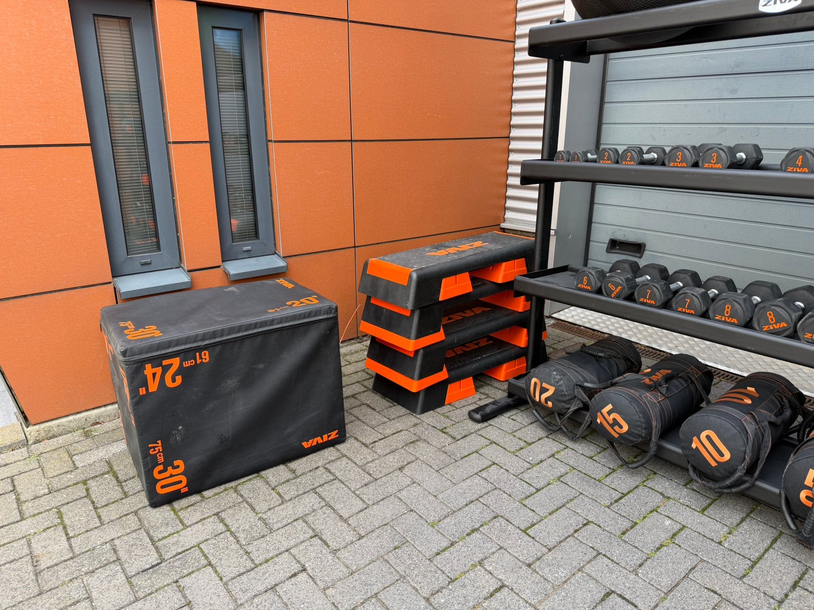 2 Ziva Opbergrekken ,Kettlebells ,Sandbags ,Dumbells ,Ballen, Sport en Fitness, Ophalen, Gebruikt, Kettlebell
