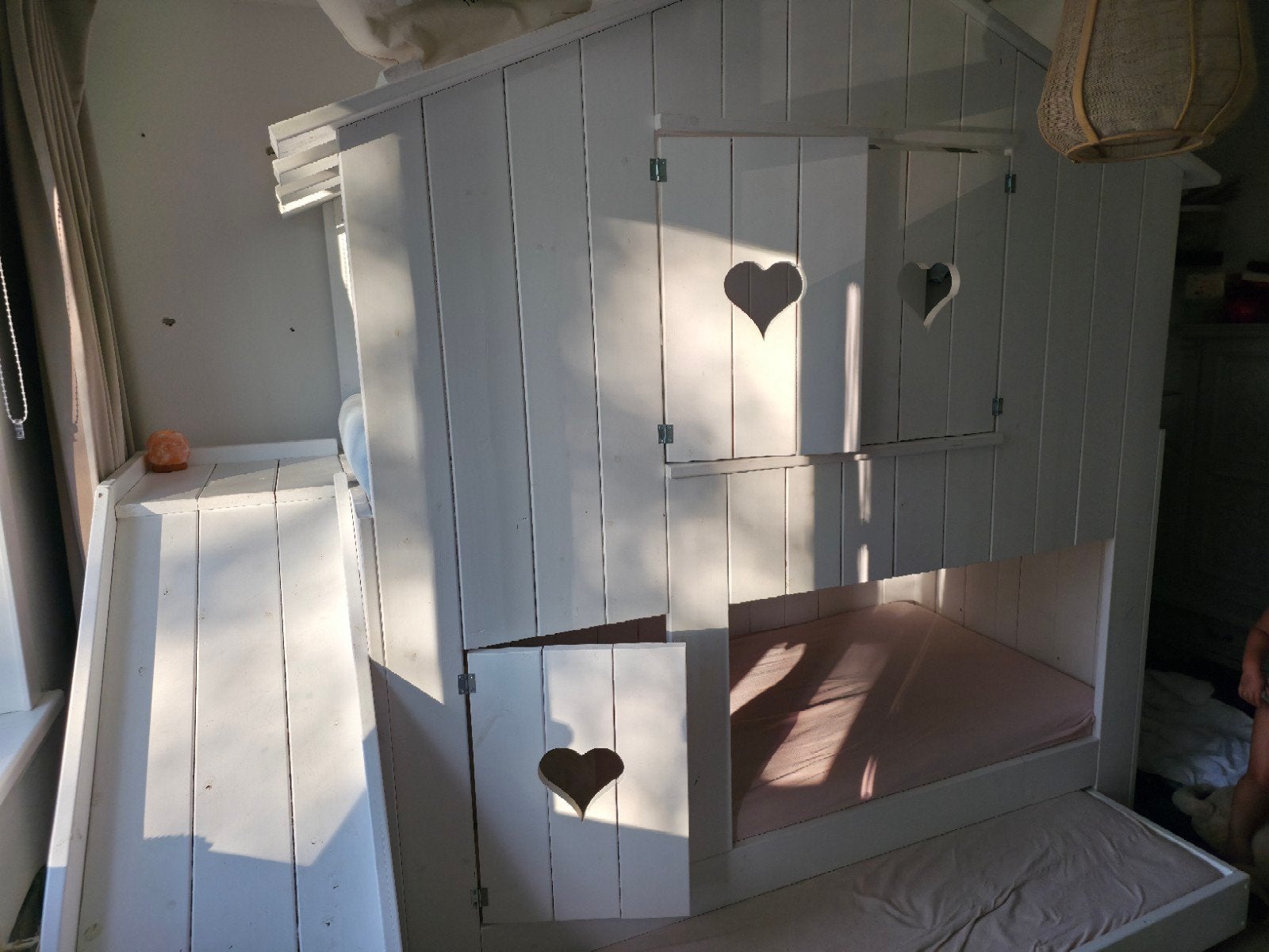 Stapelbed met huisje en glijbaan, Kinderen en Baby's, Kinderkamer | Stapelbedden en Hoogslapers, Ophalen, Zo goed als nieuw, Stapelbed