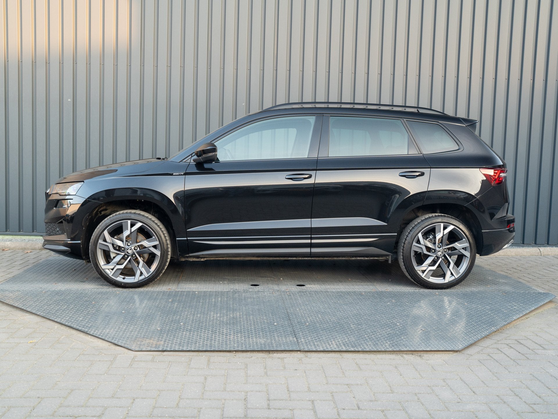 Skoda Karoq 1.5 TSI ACT Sportline Business | Elk. A-klep | 1, Auto's, Stof, 4 cilinders, Karoq, Bedrijf