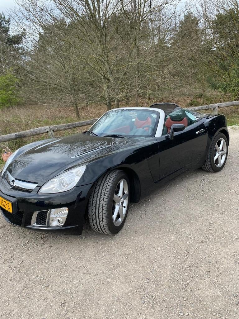 Opel GT 2.0 Turbo 2009 Zwart, Auto's, 1998 cc, Achterwielaandrijving, 264 pk, 4 cilinders