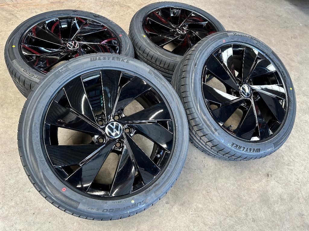 zwarte 17 inch Belmont velgen + zomerbanden VW Golf, Auto-onderdelen, Banden en Velgen, Gebruikt, Banden en Velgen, 17 inch, Personenwagen