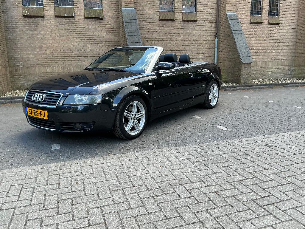 Zeer mooie Audi A4 3.0 V6 162KW Cabrio AUT 2002 Zwart, Zwart, 1595 kg, Cabriolet, 4 stoelen
