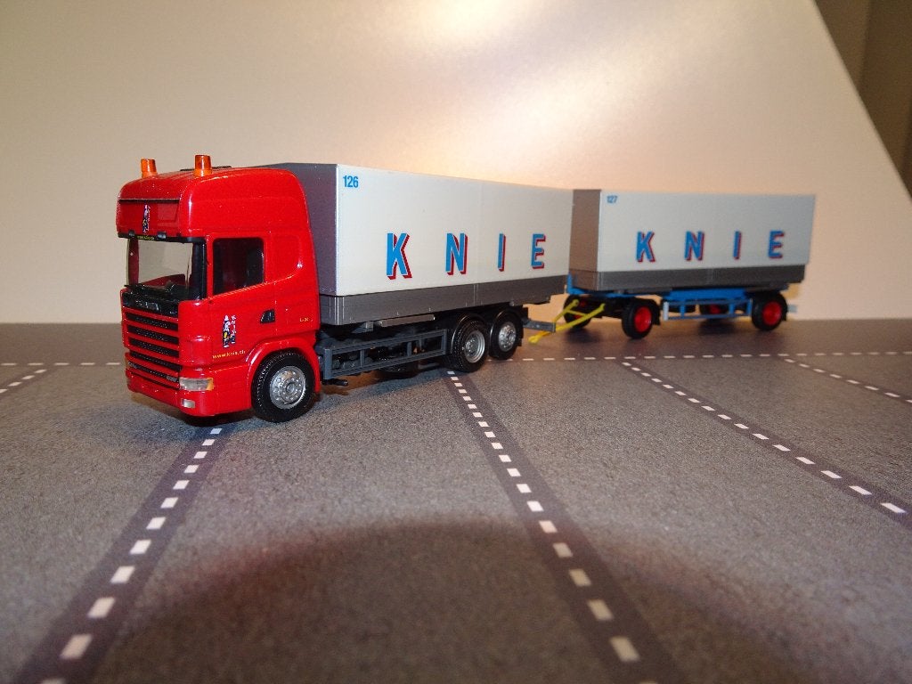 260 herpa scania 4 serie circus knie zwitserland 1:87 truck, Hobby en Vrije tijd, Ophalen of Verzenden, Zo goed als nieuw, Bus of Vrachtwagen