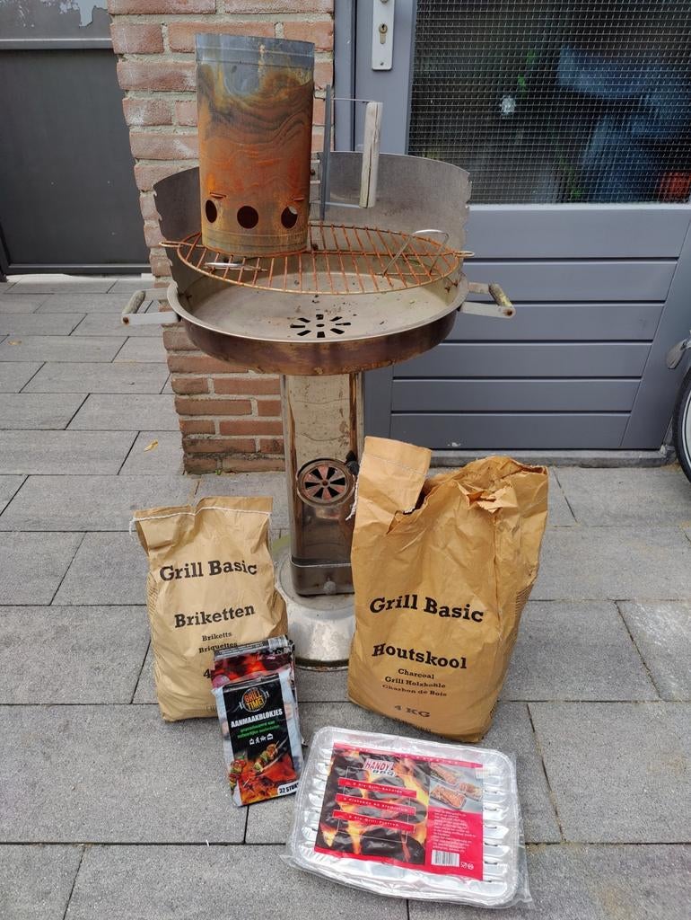 BBQ set: barbecue, starter en kolen, Ophalen, Gebruikt, Met accessoires