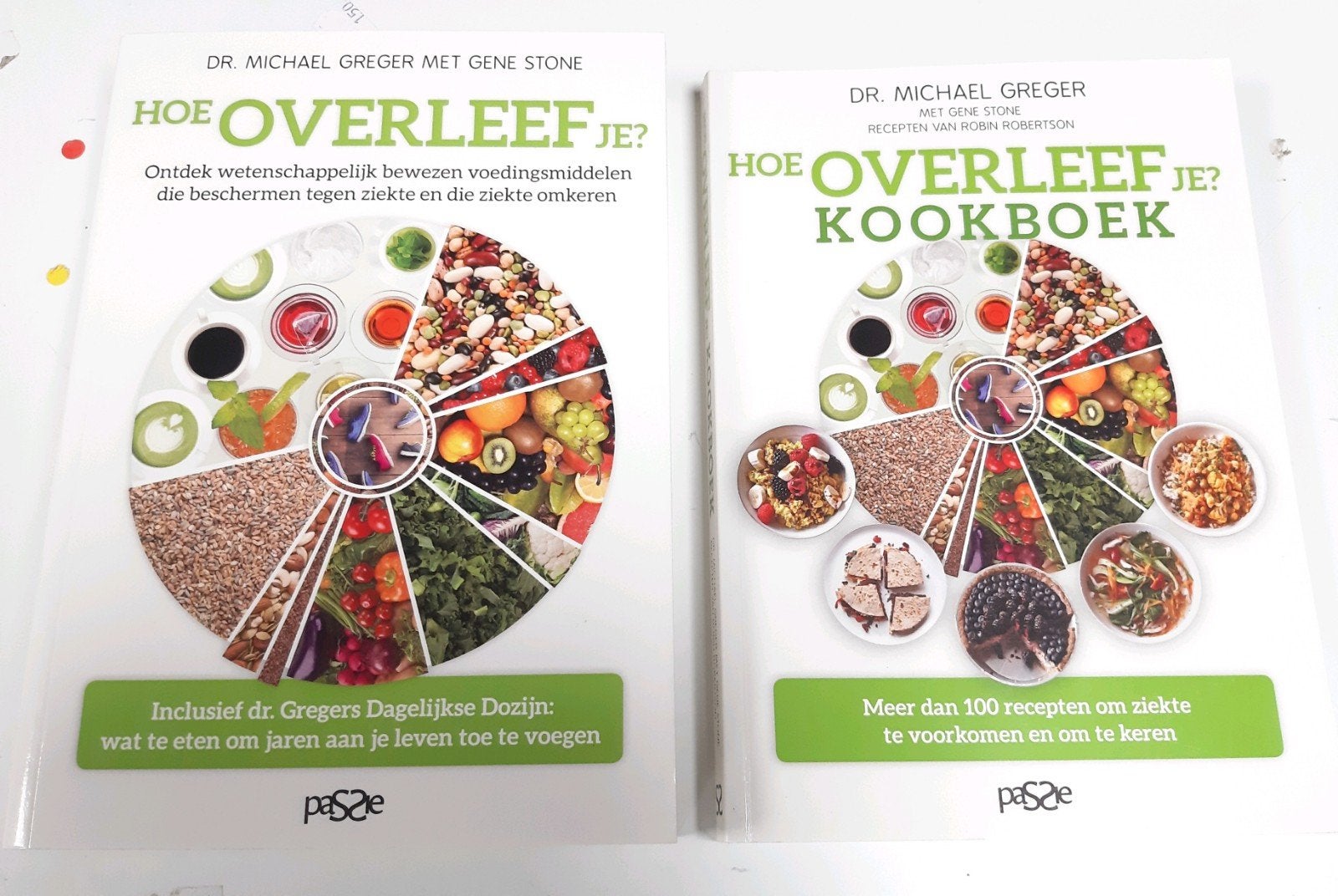 Hoe overleef je? + kookboek, Dr. Michael Greger, Boeken, Ophalen of Verzenden, Zo goed als nieuw