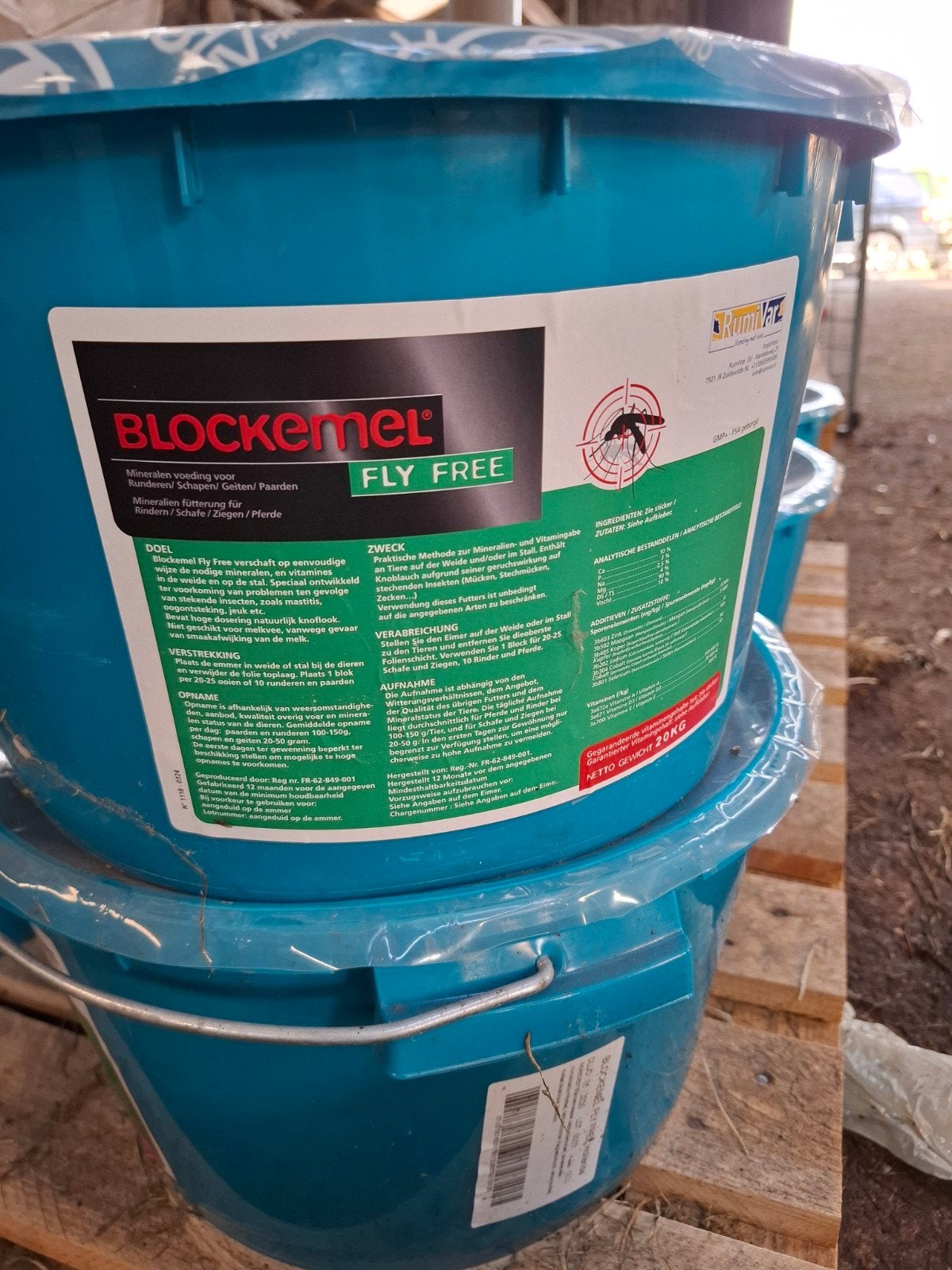 Blockamel vitamine emmer met knoflook tegen vliegen, Dieren en Toebehoren
