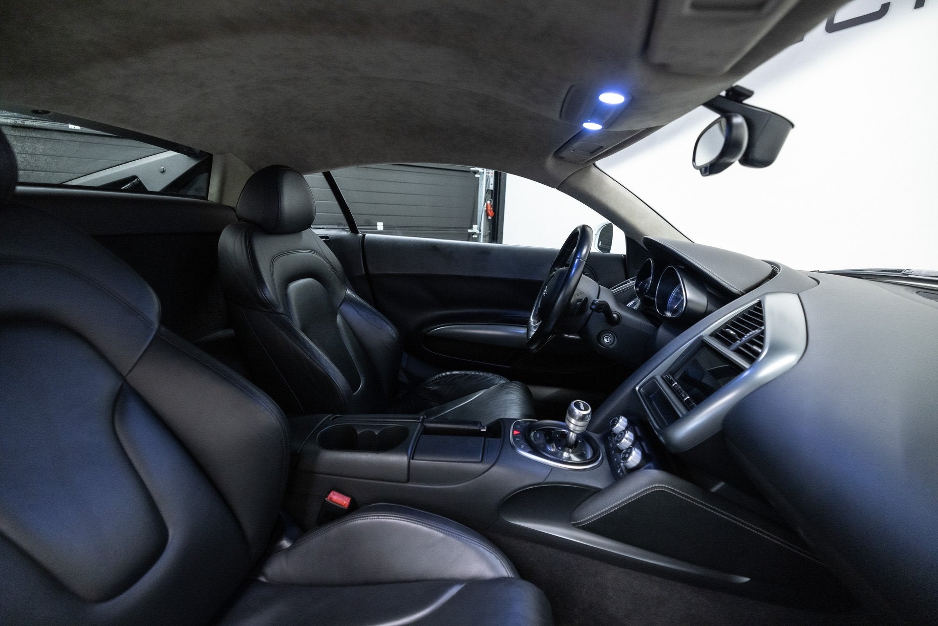 Audi R8 4.2 V8 FSI Btw auto, Fiscale waarde € 22.000,- (, Auto's, Automaat, Gebruikt, Wit, Bedrijf