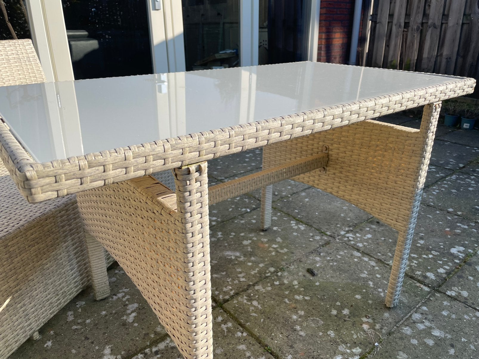 Tuintafel met glazen plaat, van kunststof gevlochten riet, Ophalen, Zo goed als nieuw, Rechthoekig, Wicker