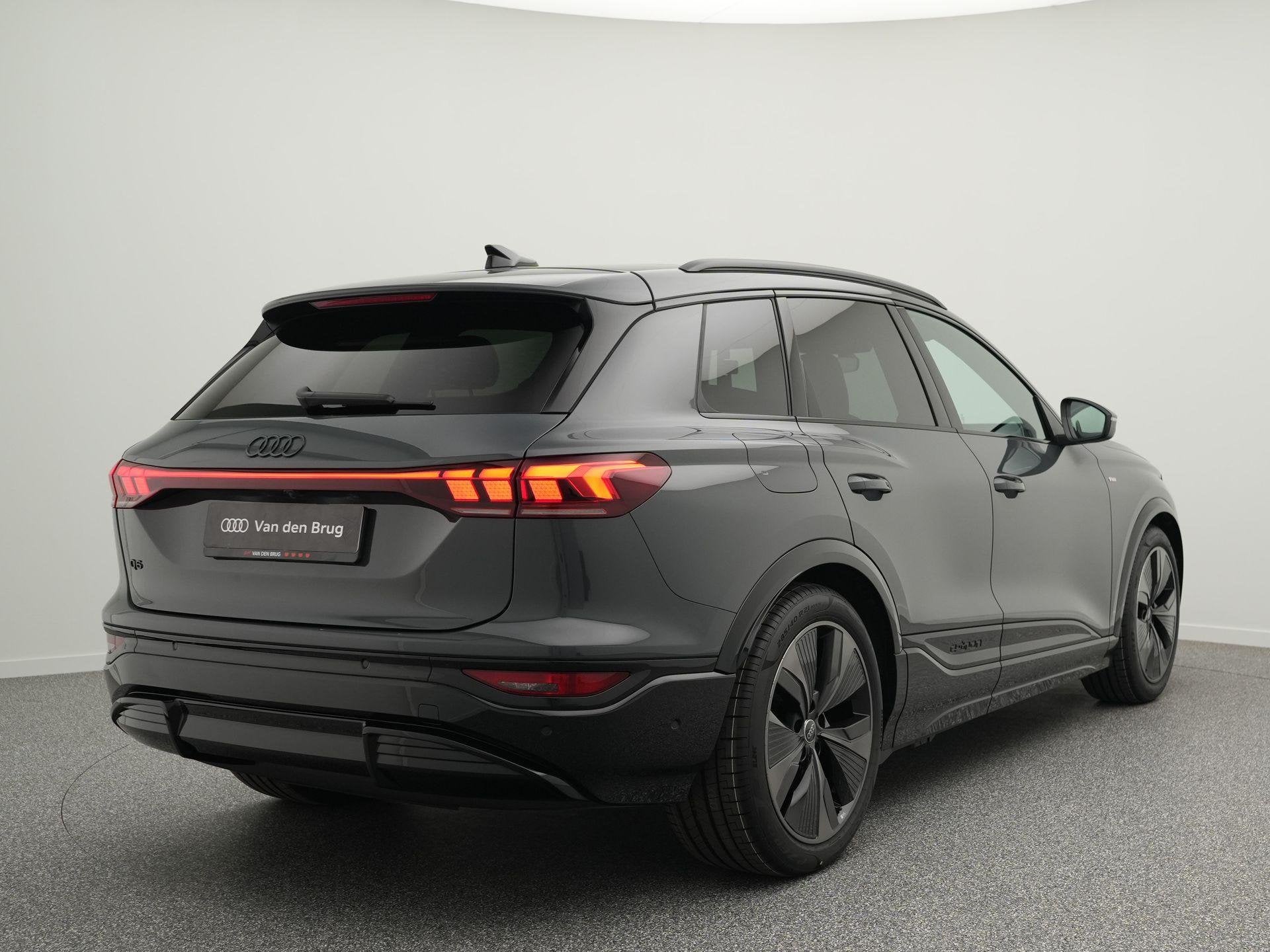Audi Q6 e-tron S-Line 83 kWh 252 PK | Leder | Panoramadak |, Auto's, Audi, Automaat, Gebruikt, 252 pk, 2100 kg
