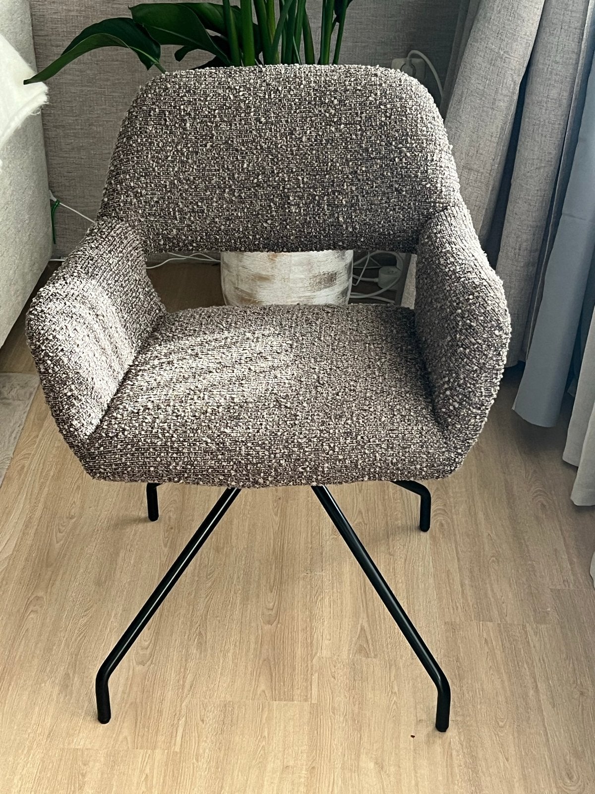 4 Kwantum stoelen - Comfortabel en stijlvol, Ophalen, Bruin, Zo goed als nieuw, Vier
