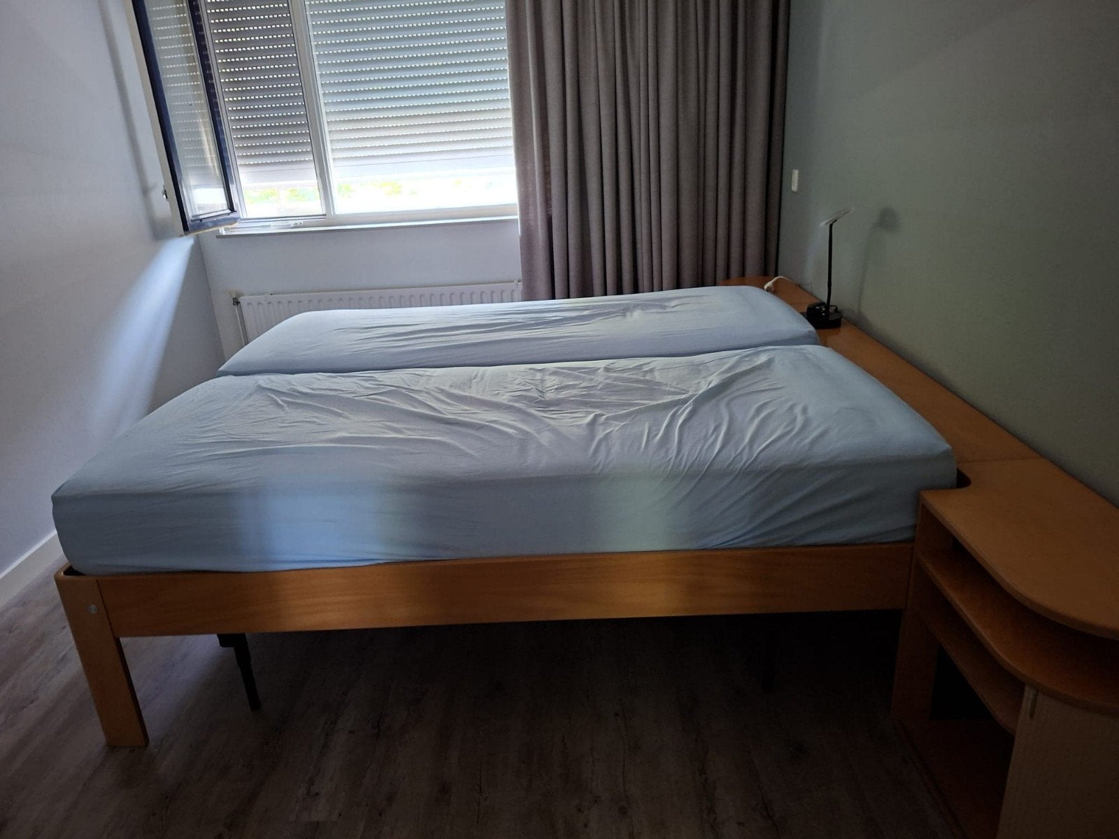 Auping bed 180x200cm met elektrisch verstelbare lattenbodems, Ophalen, Verstelbaar, Bruin, Tweepersoons