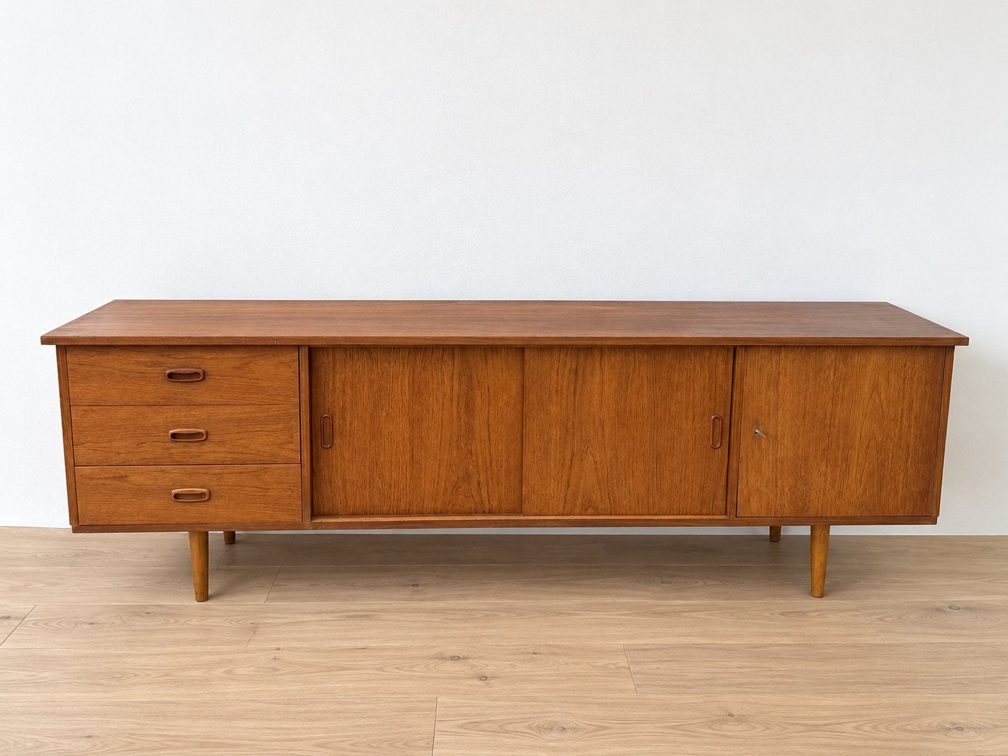 Vintage Mid-Century dressoir – 200 cm breed, 150 tot 200 cm, Vintage, Ophalen of Verzenden, Zo goed als nieuw