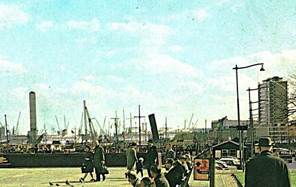 914241 Rotterdam Zadkine ZH 1970 Gelopen met postzegel, Verzamelen, Ansichtkaarten | Nederland, Ophalen of Verzenden, 1960 tot 1980