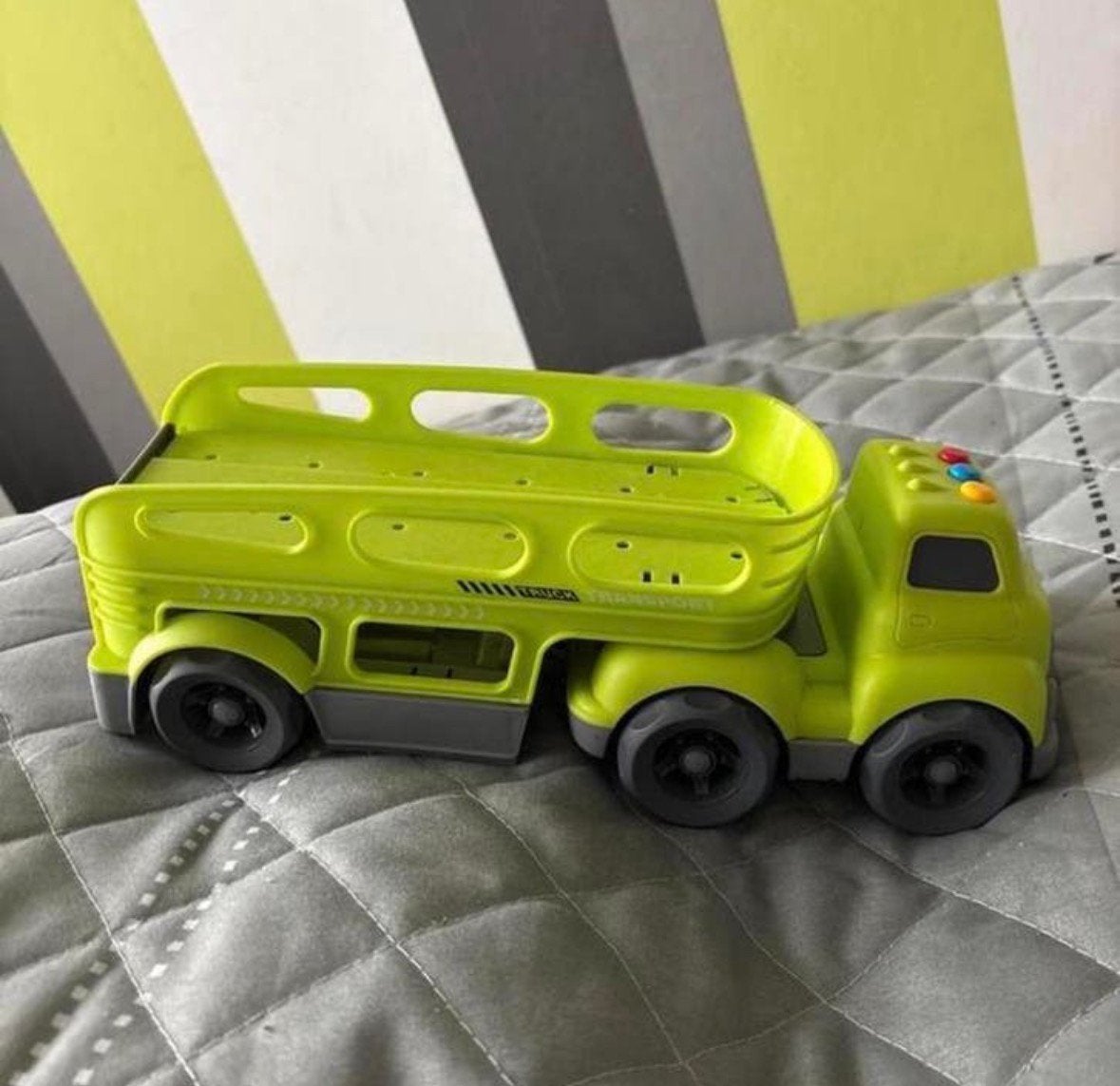 Speelgoed truck met oplegger, 5 autootjes en geluid, Ophalen of Verzenden, Zo goed als nieuw