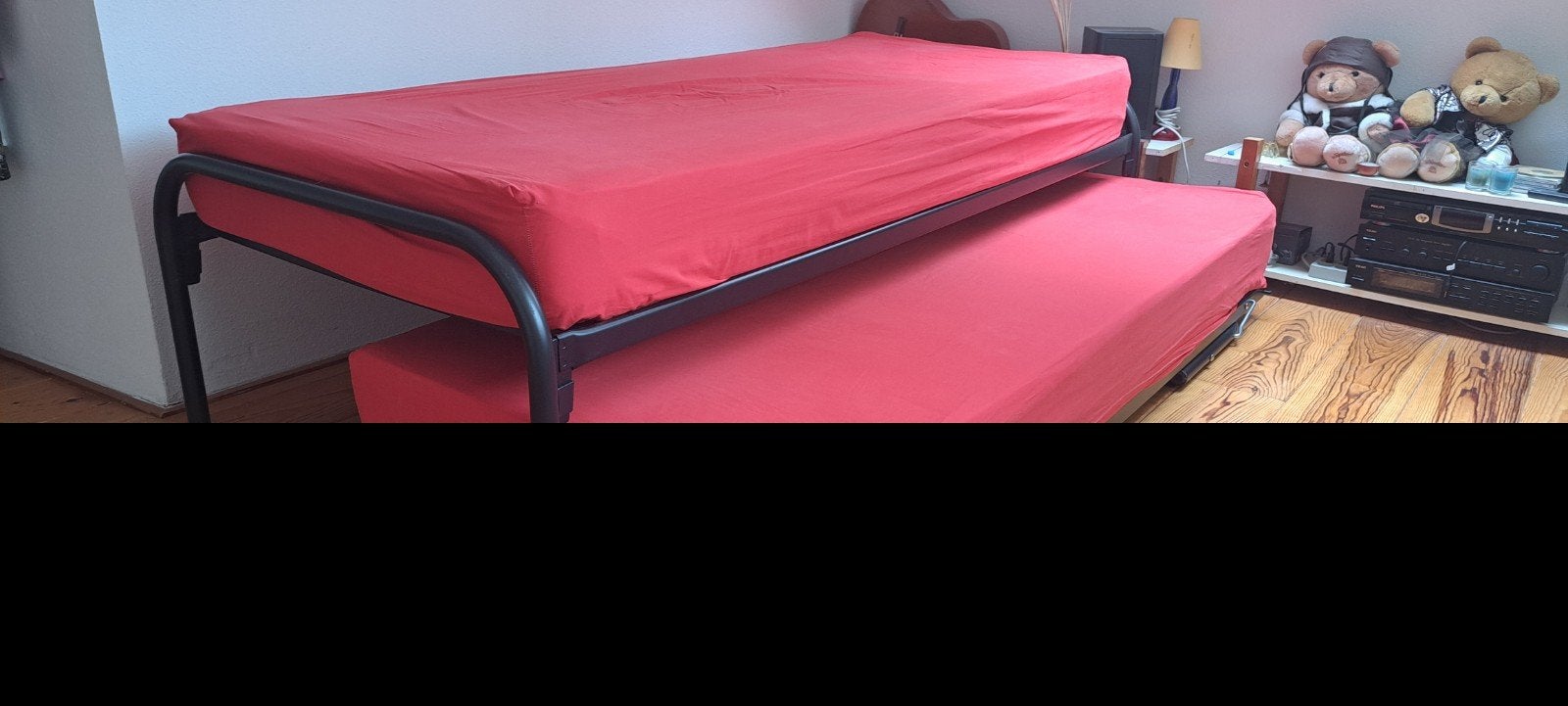 Uitschuifbaar bed met twee matrassen, Modern en functioneel, Gebruikt, Tweepersoons, Ophalen of Verzenden