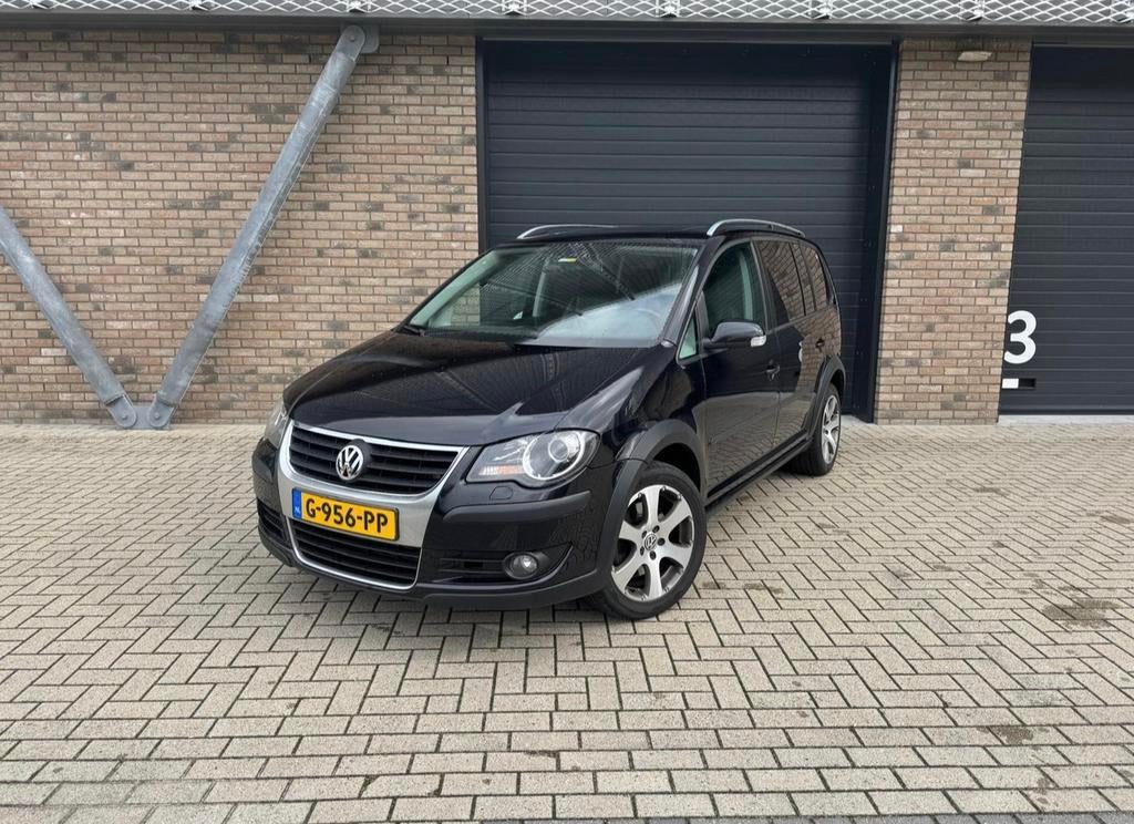 Volkswagen Touran 1.4 TSI 125KW Cross DSG 2008 Zwart, Auto's, Volkswagen, 4 cilinders, Zwart, Leder, Bruin
