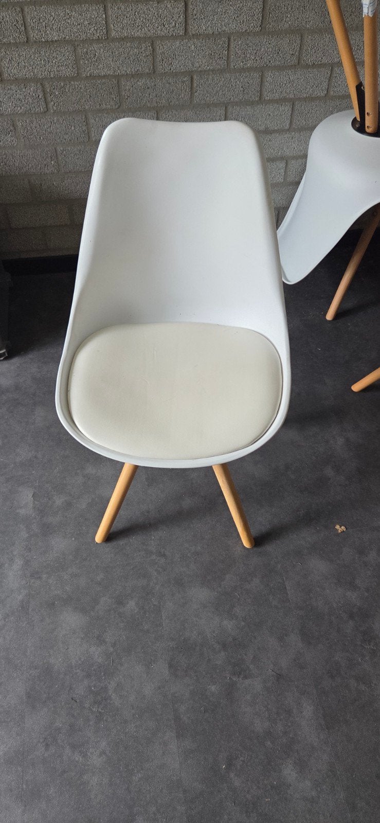 8 nette witte stoelen, Ophalen, Zo goed als nieuw, Wit, Twee