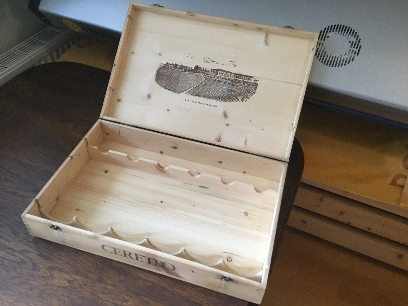 Wijnkist. Met Klep sluiting, Huis en Inrichting, Woonaccessoires | Kisten, Ophalen of Verzenden, Zo goed als nieuw, 50 tot 100 cm