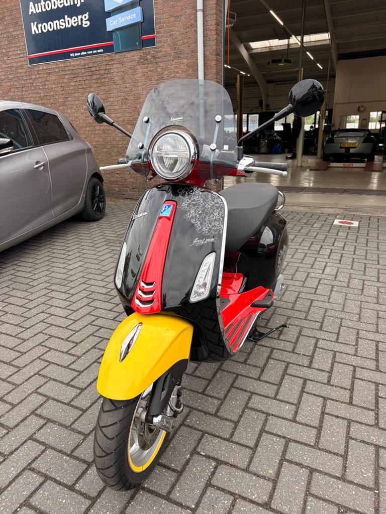 Vespa Primavera 125 Walt Disney ABS, Ophalen, 125 cc, Zo goed als nieuw, Benzine