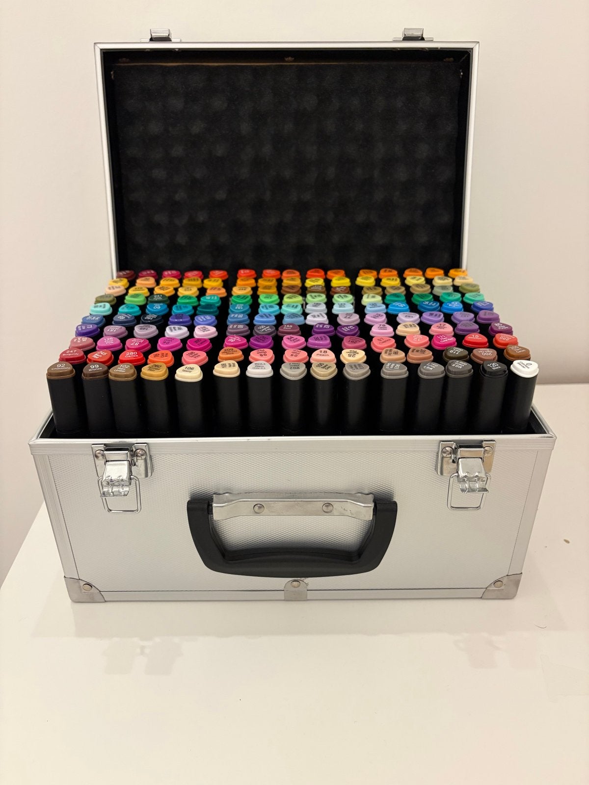 Decotime Twinmarkers 150 stuks in luxe koffer, Ophalen of Verzenden, Zo goed als nieuw, Potlood of Stift