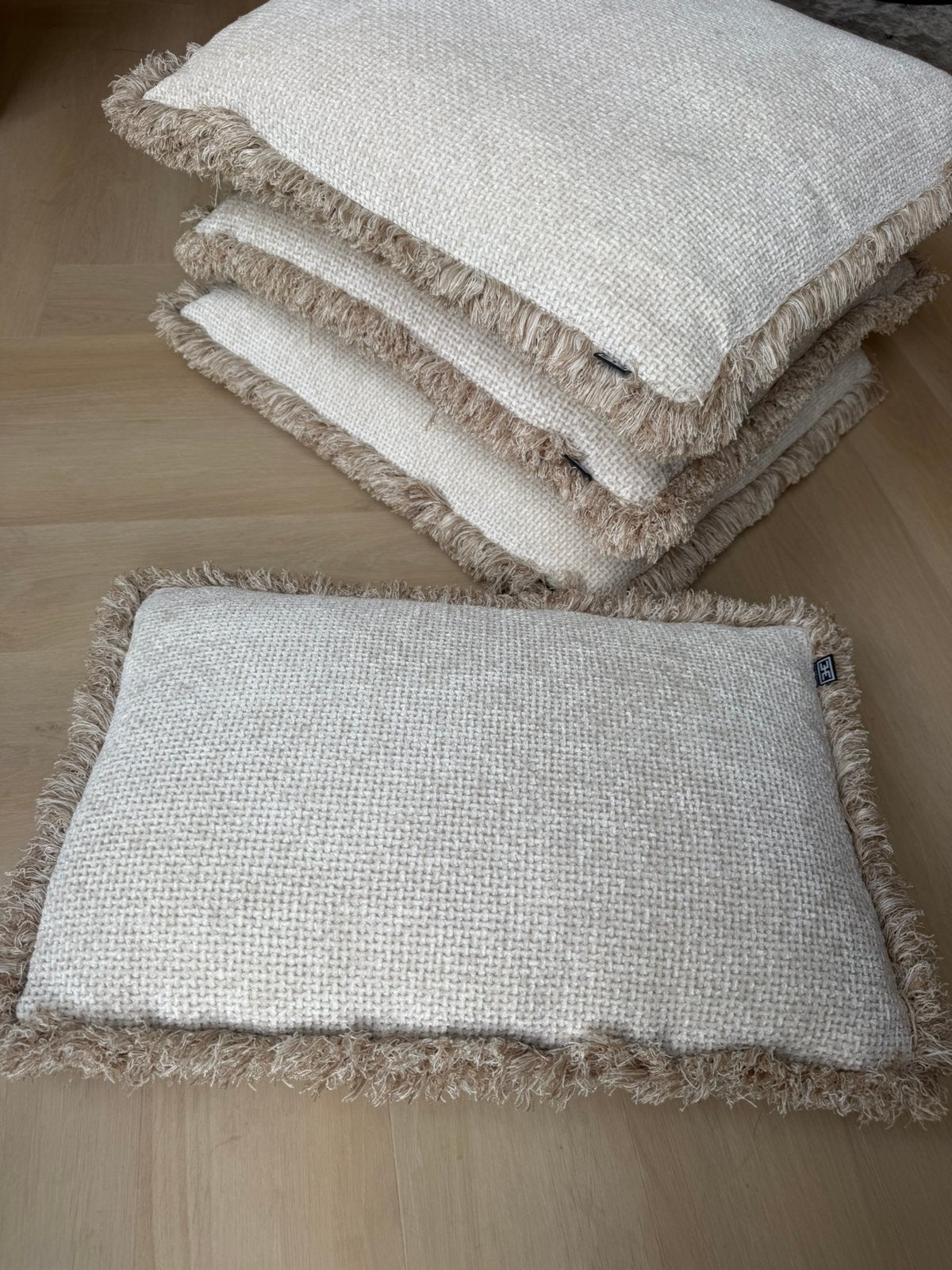 EICHHOLTZ Kussen ‘Nami' - Lyssa - Rectangular, Beige, Inclusief binnenkussen, Ophalen of Verzenden, Zo goed als nieuw