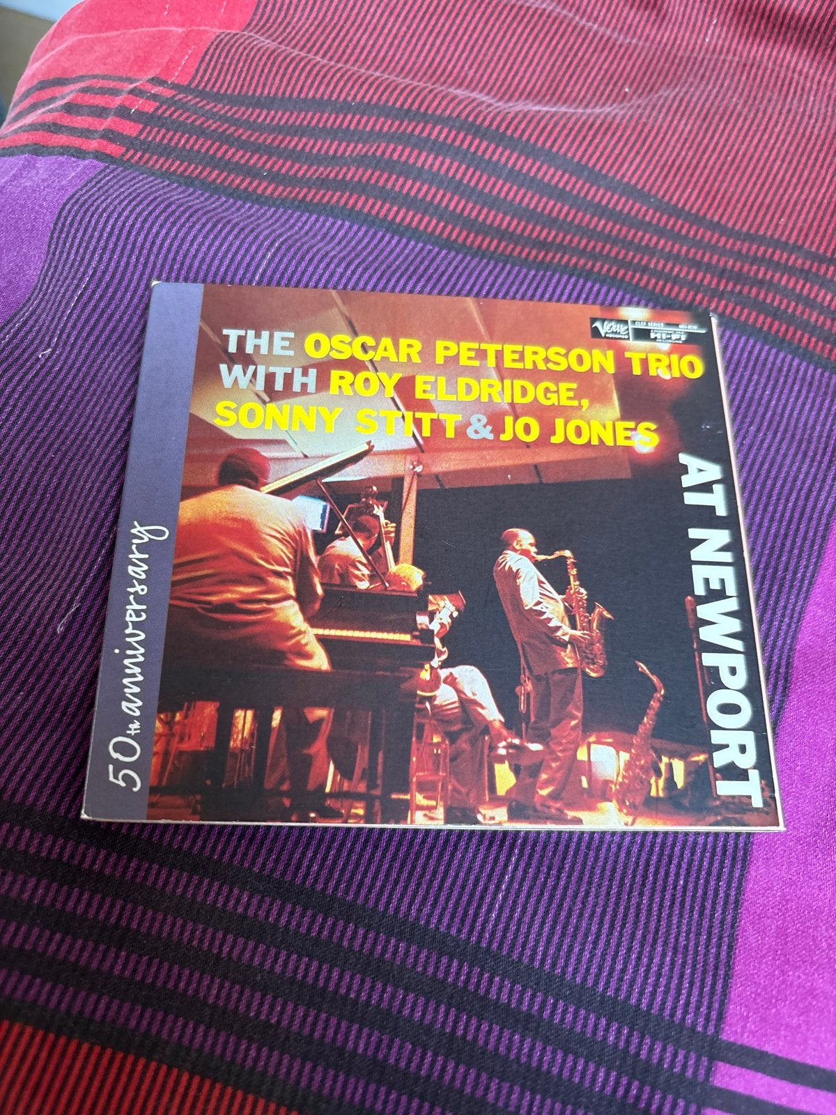 The Oscar Peterson Trio - At Newport (50th Anniversary), Ophalen of Verzenden, Zo goed als nieuw, Inclusief boekje, Jazz