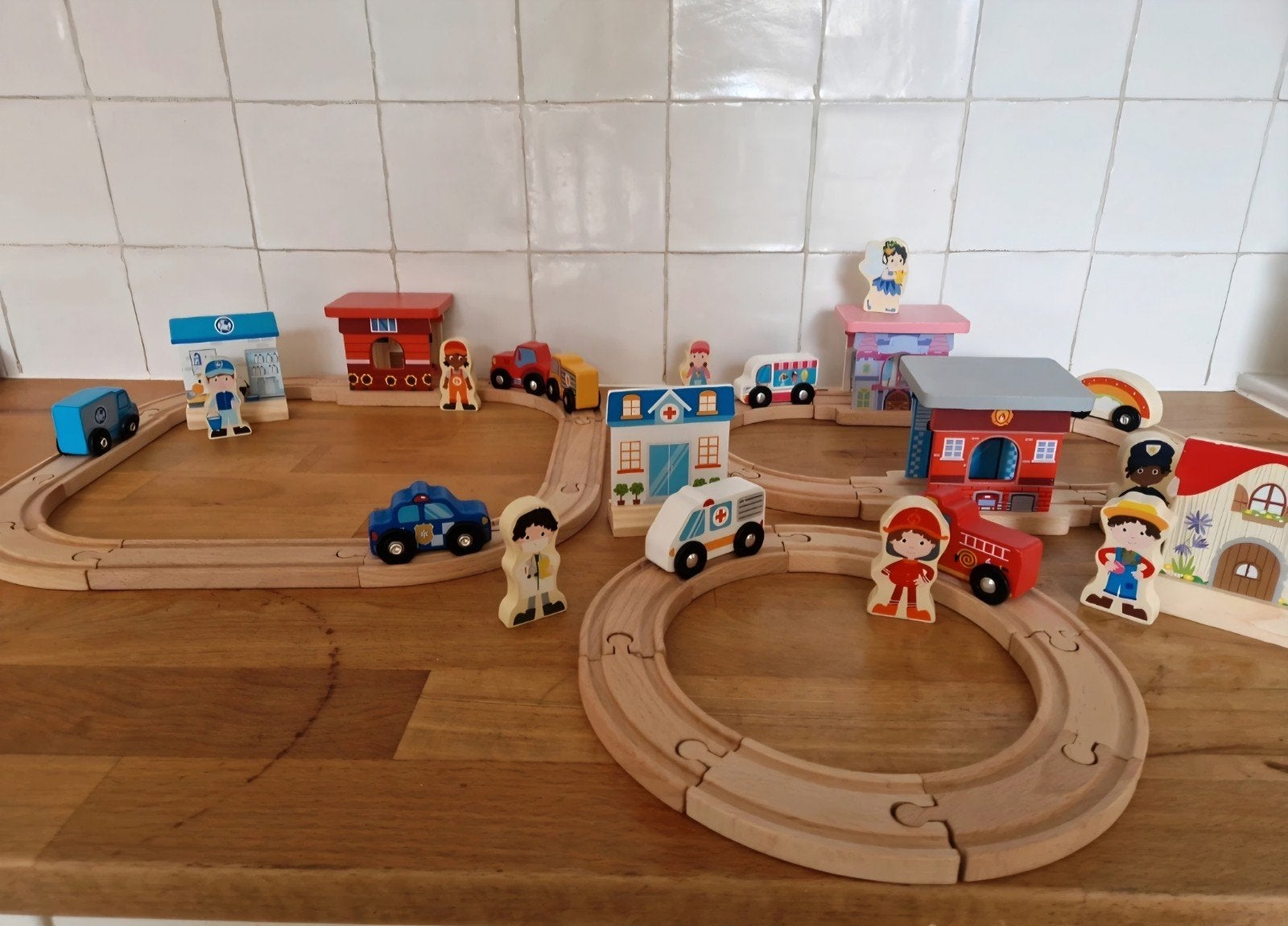 Houten autobaan / treinrails, Ophalen of Verzenden, Zo goed als nieuw, Rij- of Hobbelspeelgoed