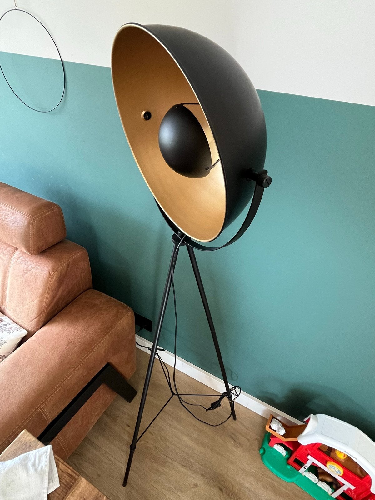 Zwarte Stalen Staande Lamp met Gouden Binnenkant, Huis en Inrichting, Lampen | Vloerlampen, Ophalen, Gebruikt, Metaal, 150 tot 200 cm