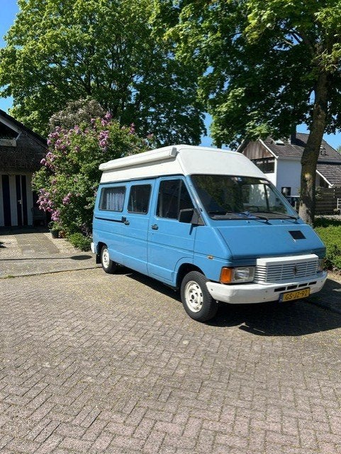 Renault Trafic camper 1984 | Benzine | APK |, Caravans en Kamperen, Overige merken, Buscamper of Camperbus, Tot en met 2, Handgeschakeld