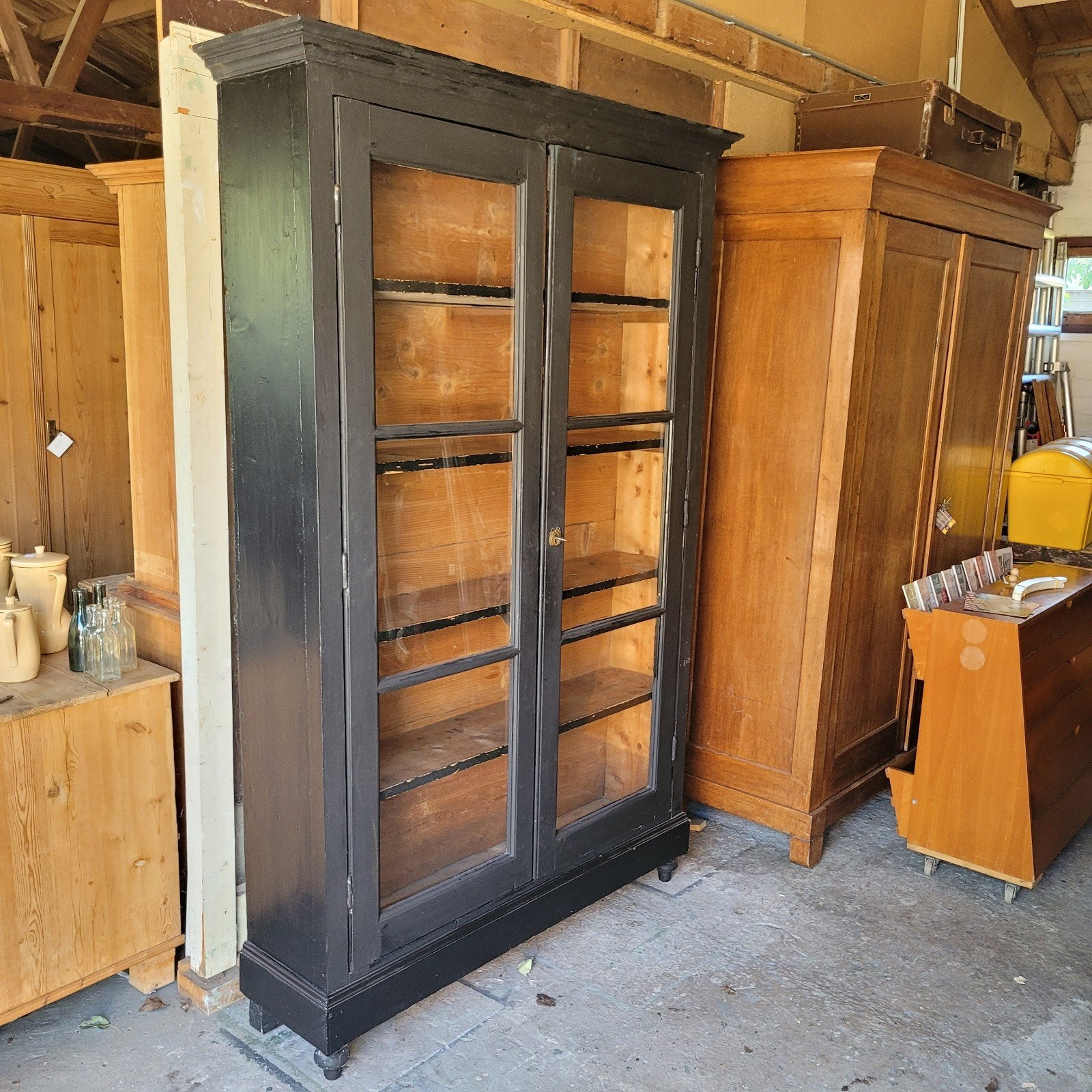 Brocante oude ondiepe kast winkelkast vitrinekast boekenkast, Ophalen, Brocante vintage, 100 tot 150 cm, Brocante