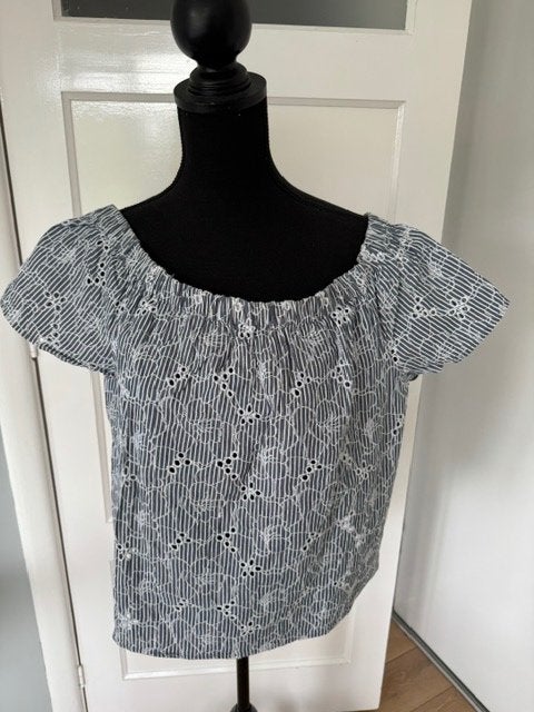 Nieuw off shoulder top maat 42  van Only., Blauw, Maat 42/44 (L), Ophalen of Verzenden, Korte mouw