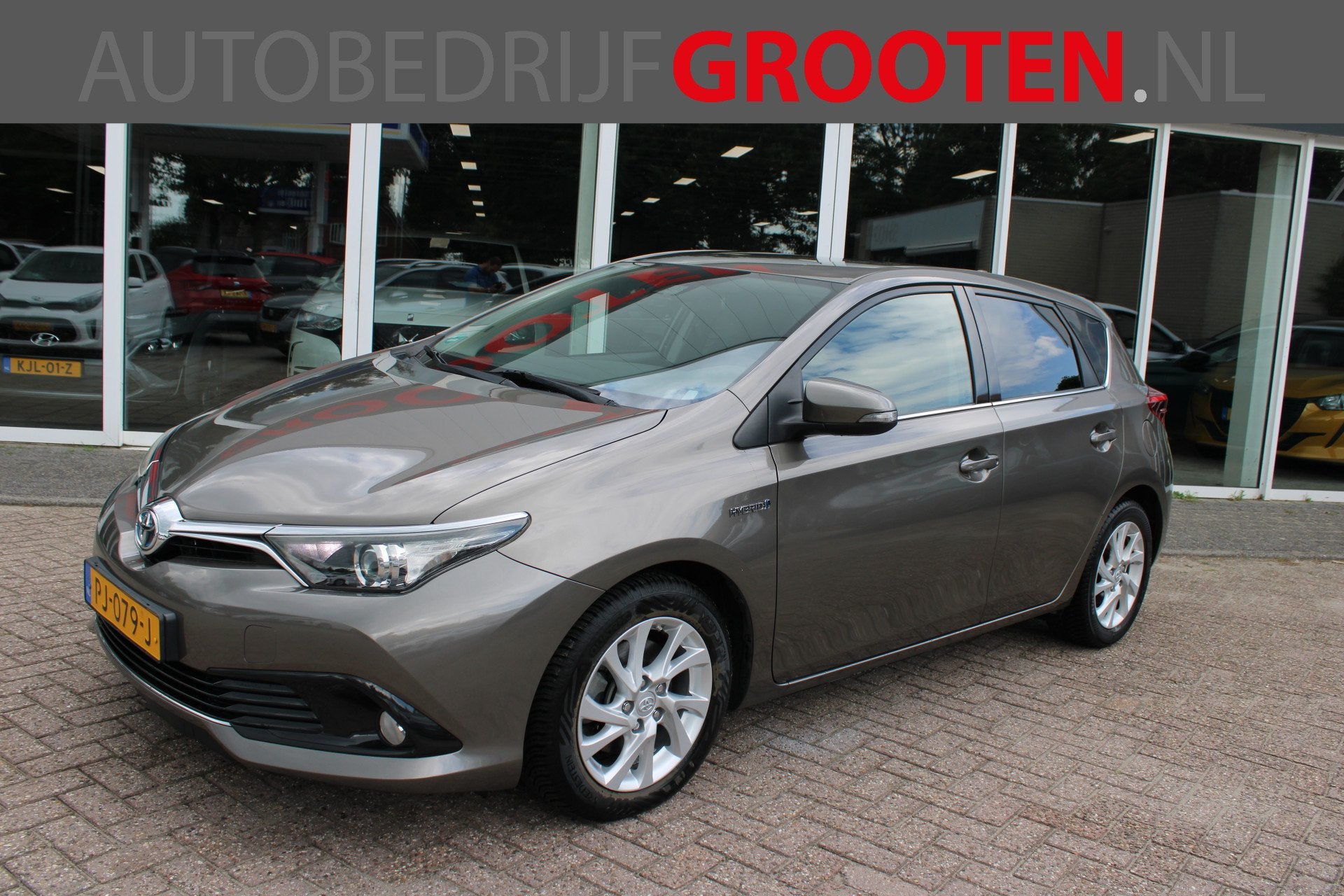 Toyota Auris 1.8 Hybrid Dynamic (bj 2017, automaat), 28 km/l, Gebruikt, 4 cilinders, Alcantara