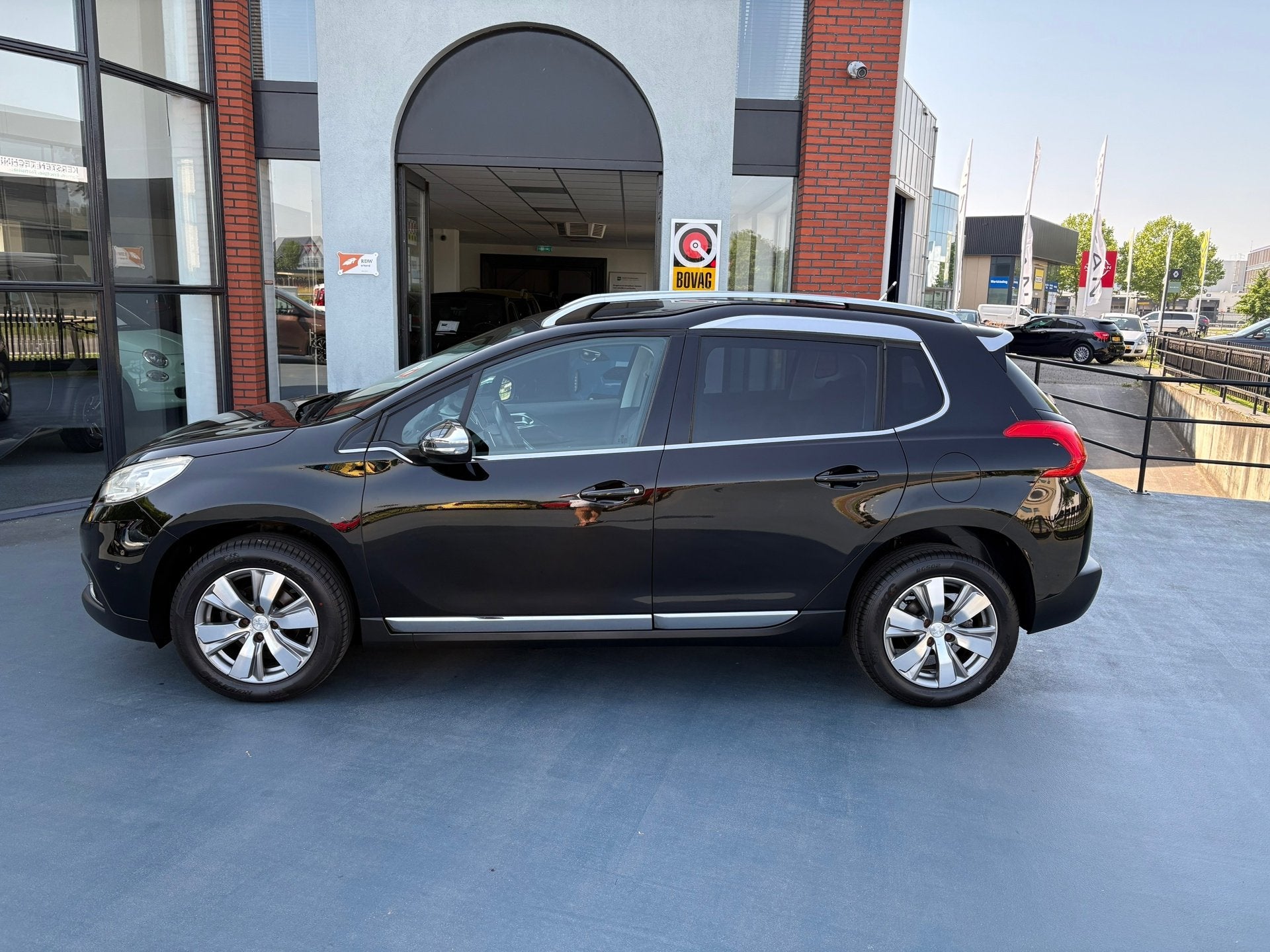 Peugeot 2008 1.2 VTi Allure Pack Premium Plus AUTOMAAT, Auto's, 450 kg, 1199 cc, Automatische klimaatregeling, 82 pk