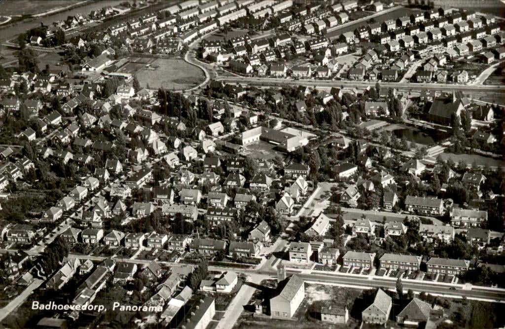 Badhoevedorp - Panorama - Luchtfoto, Verzamelen, Ansichtkaarten | Nederland, Ophalen of Verzenden, 1940 tot 1960, Gelopen, Noord-Holland