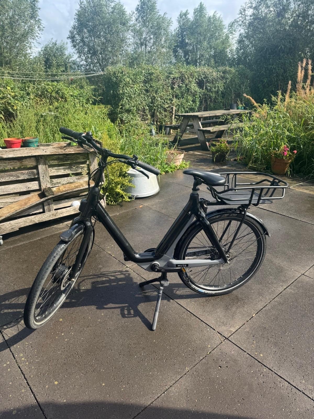 Ebike Muto (stella) zwarte city bike met achtermand, Zo goed als nieuw, 51 tot 55 cm, 30 tot 50 km per accu, Ophalen