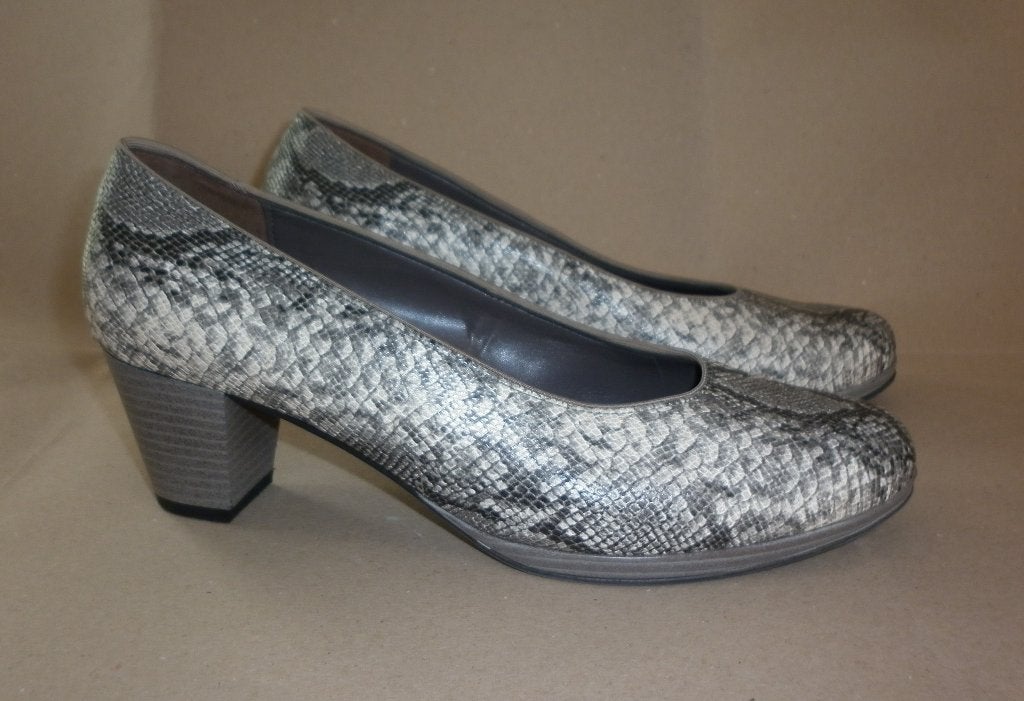 pumps met laag hakje maat 40,5   merk: Jenny, Pumps, Ophalen of Verzenden, Zo goed als nieuw, Grijs