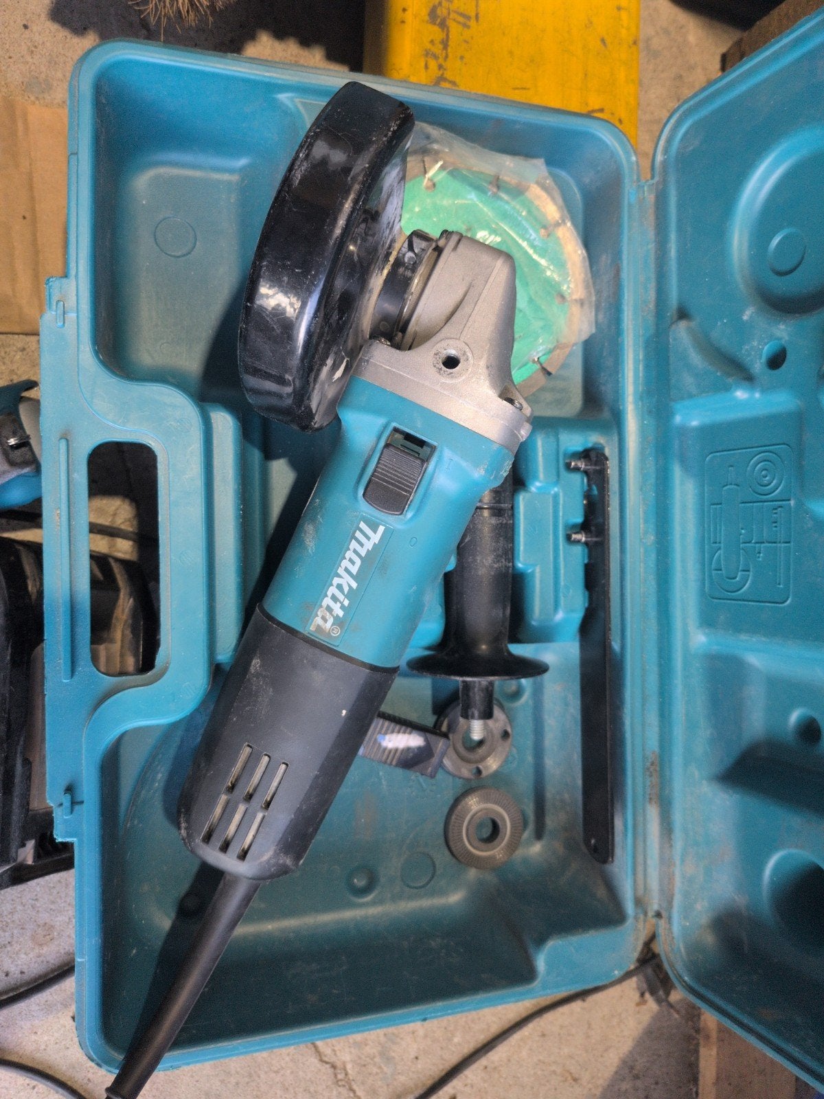 Makita Haakse Slijper 9558HNR 840W met Koffer, Ophalen of Verzenden