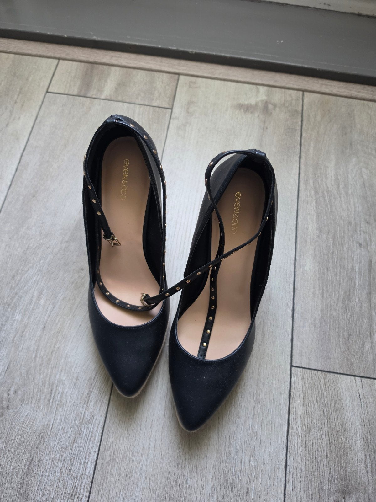 Even&Odd Zwarte Pumps met Bandjes en Studs - Maat 41, Pumps, Zwart, Ophalen of Verzenden, Zo goed als nieuw
