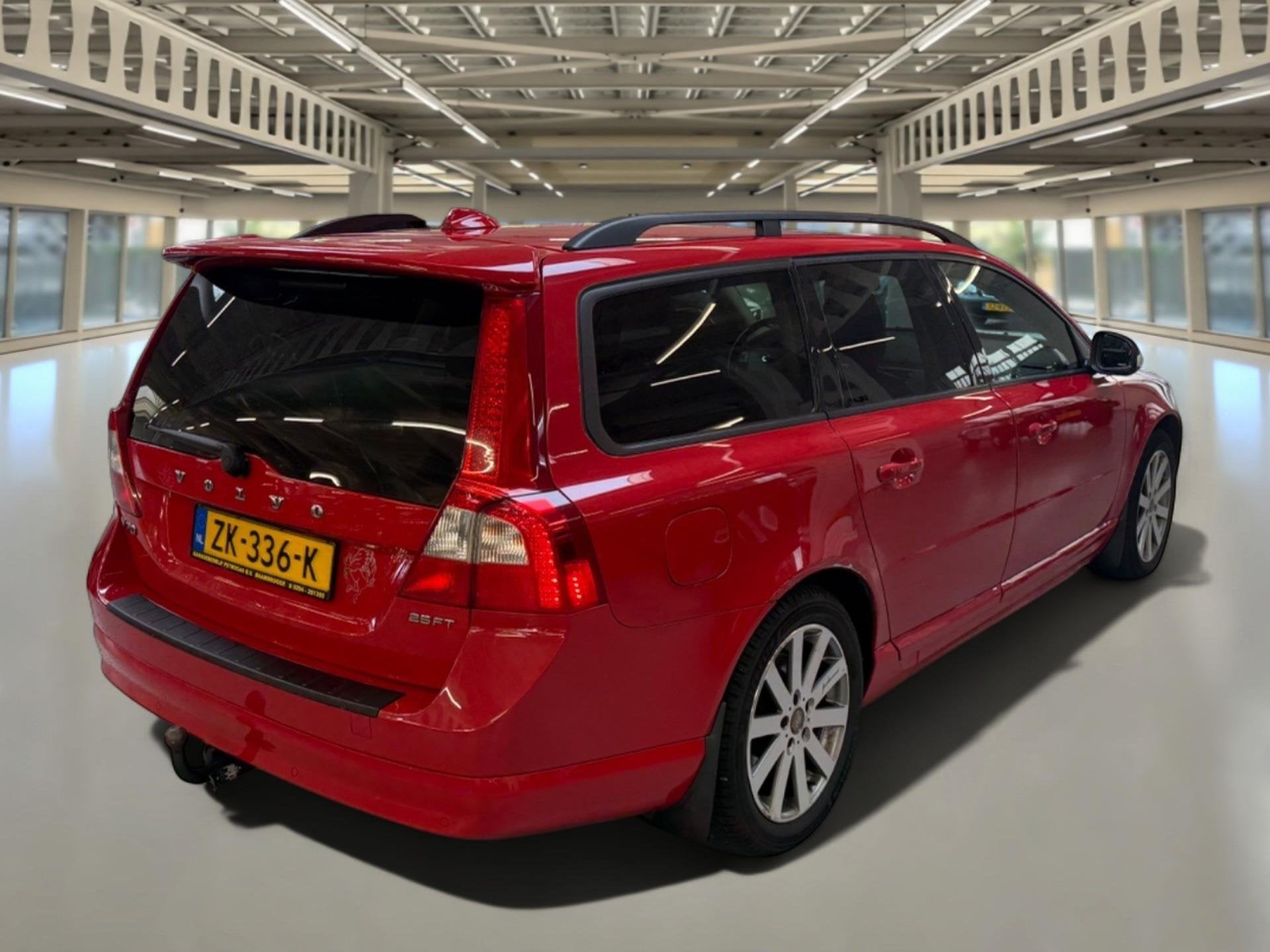 Volvo V70 2.5T Kinetic Distributie vervangen rijklaar met Ga, Stof, 1574 kg, Stoelverwarming, 2521 cc