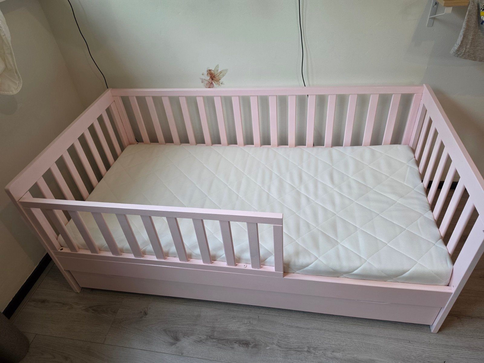 Roze kinderbed met matras en lade, Ophalen