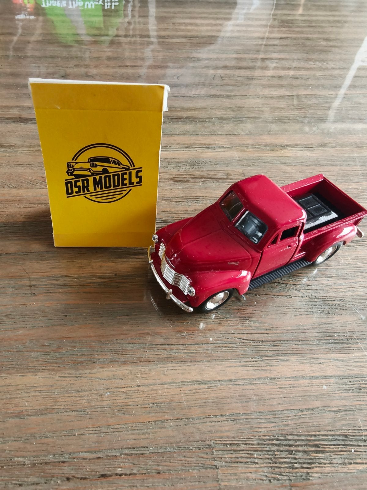 Welly 1:43 modelauto - Rode Chevrolet Pick-up, Overige merken, No. 1, Welly Road, Welly Industrial Zone, Chenghai, Shantou, Guangdong, China