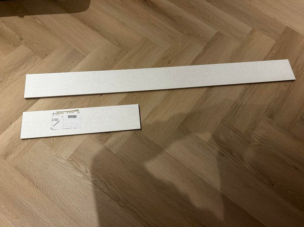 IKEA nieuw keukenplint wit/lichtgrijs steenpatr. 1613 + 622, Ophalen, Kunststof, 100 tot 150 cm, Nieuw