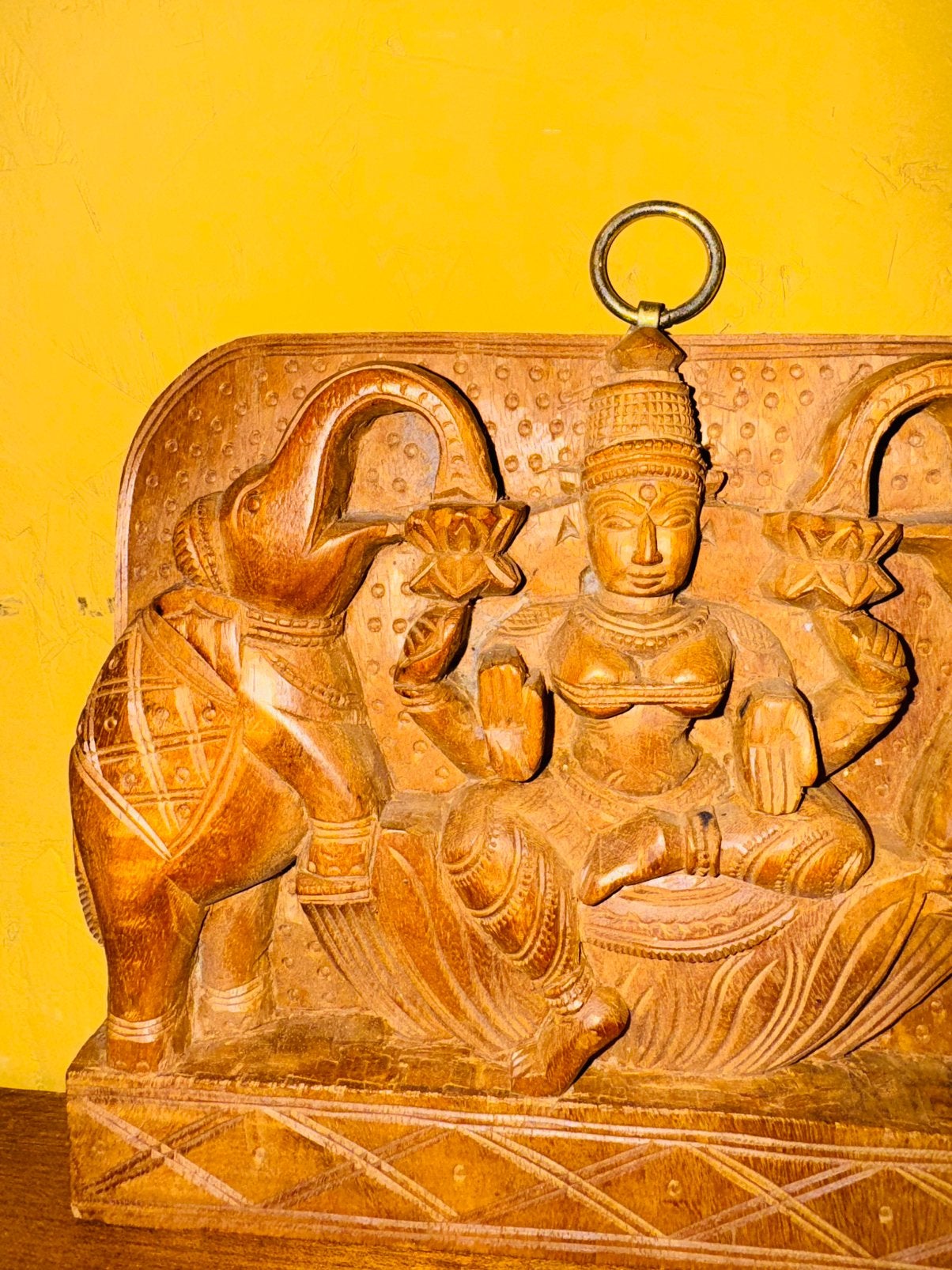 Houtsnijwerk paneel Lakshmi 16 x 20 cm, Antiek en Kunst, Ophalen
