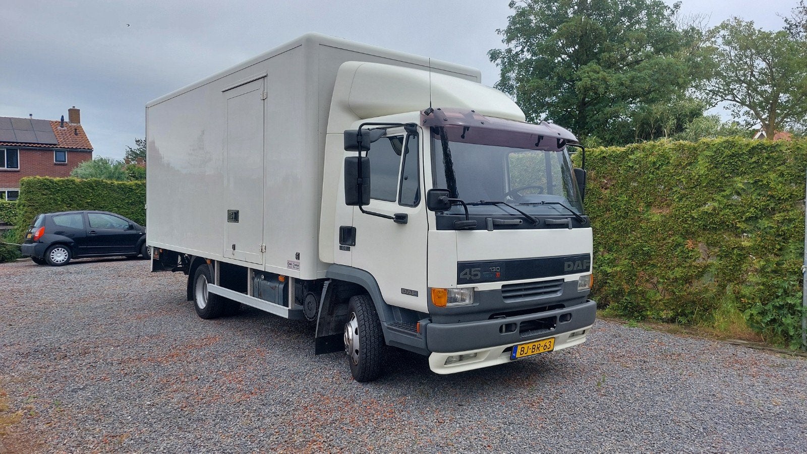 Te koop daf 45, Auto's, Vrachtwagens, Euro 2, Achterwielaandrijving, Elektrische achterklep, Wit