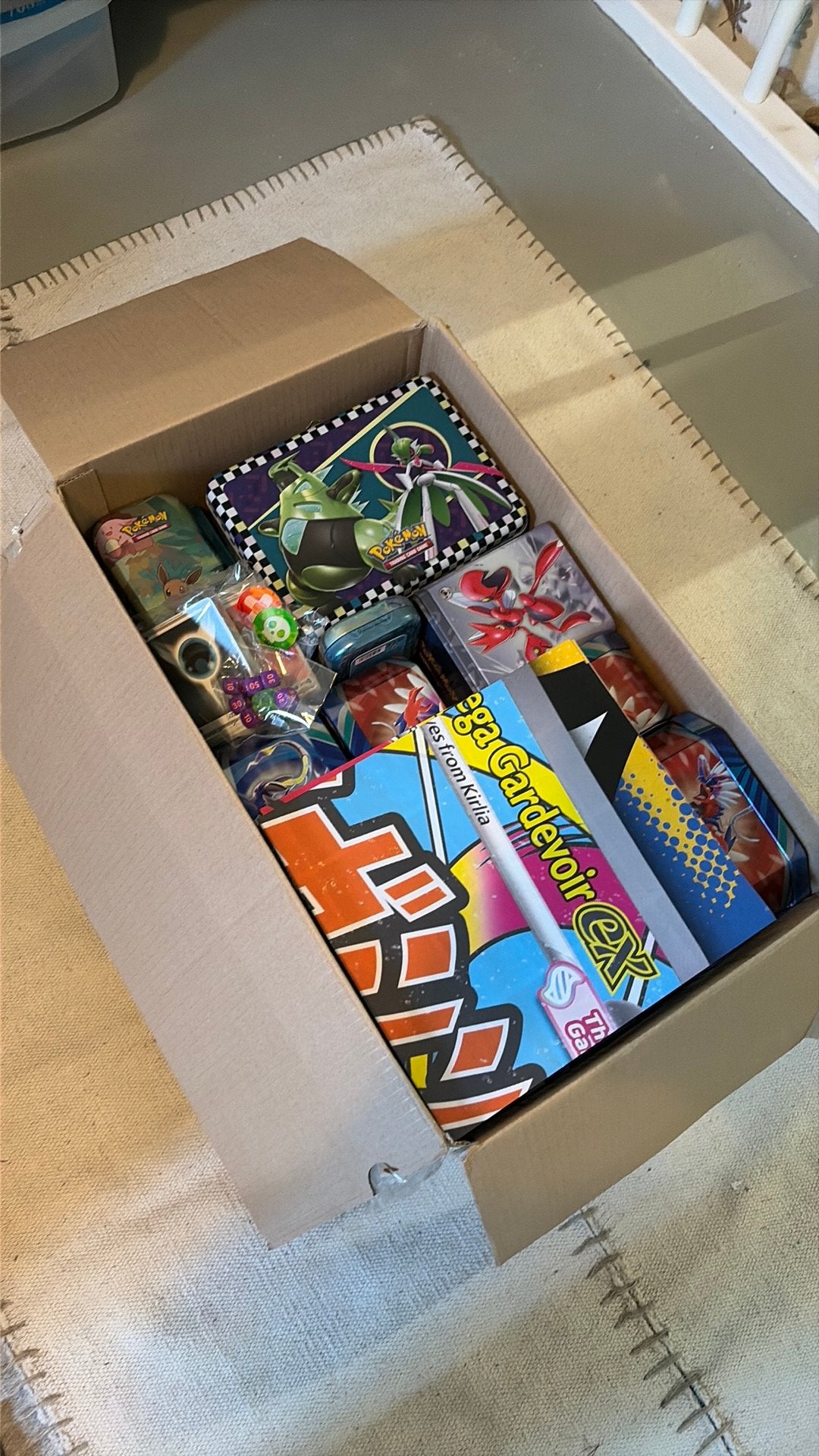 Doos helemaal vol met pokemon spullen, Ophalen of Verzenden, Zo goed als nieuw, Overige typen