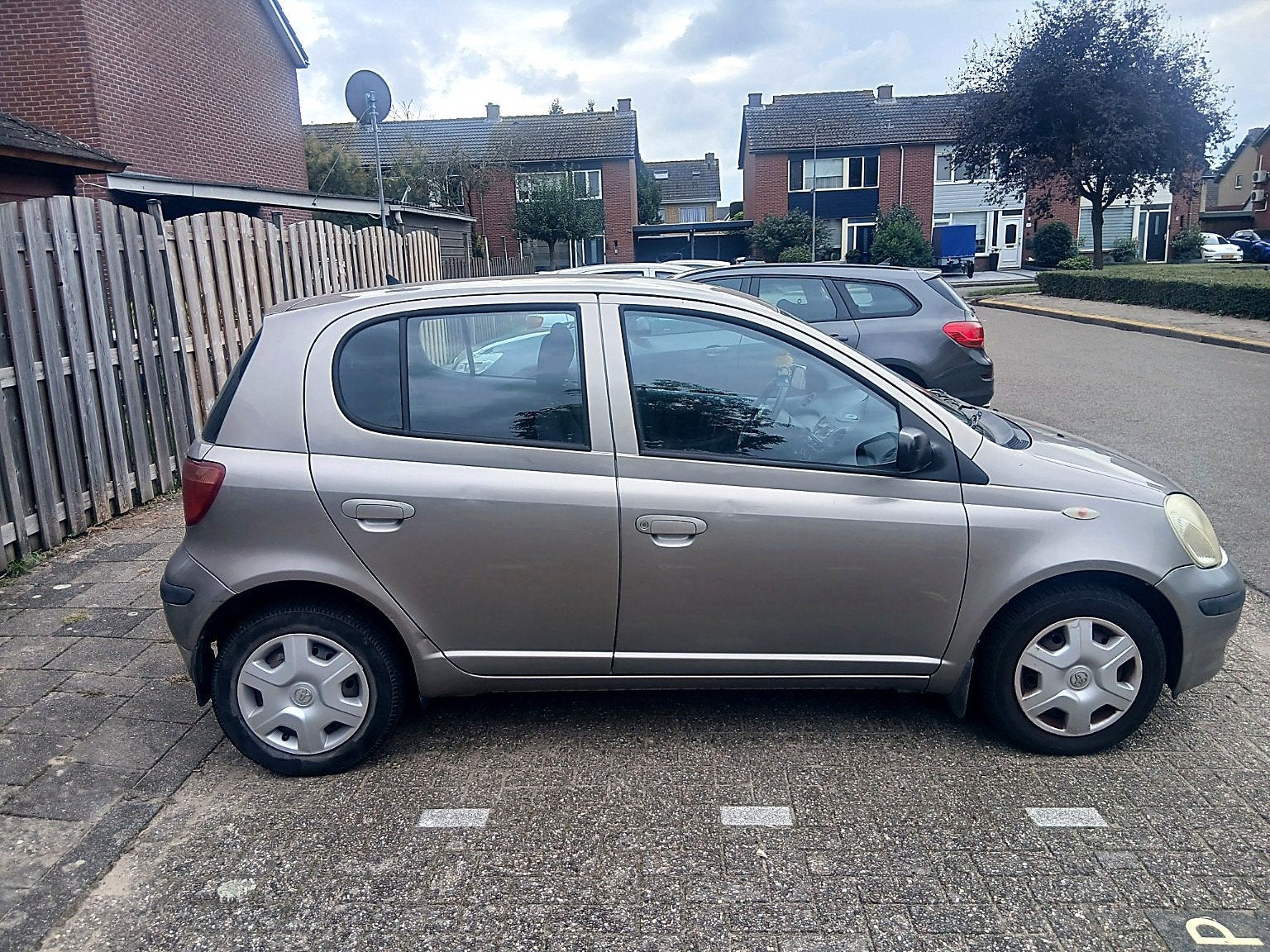 Foto 11 van Toyota Yaris 1.3 87pk zuinige, lage 143000km!