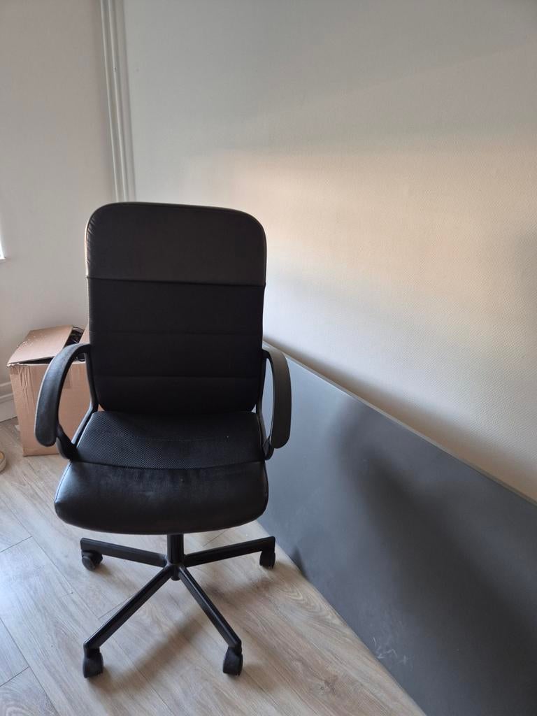 Goeie  bureaustoel te koop, Ophalen, Zo goed als nieuw