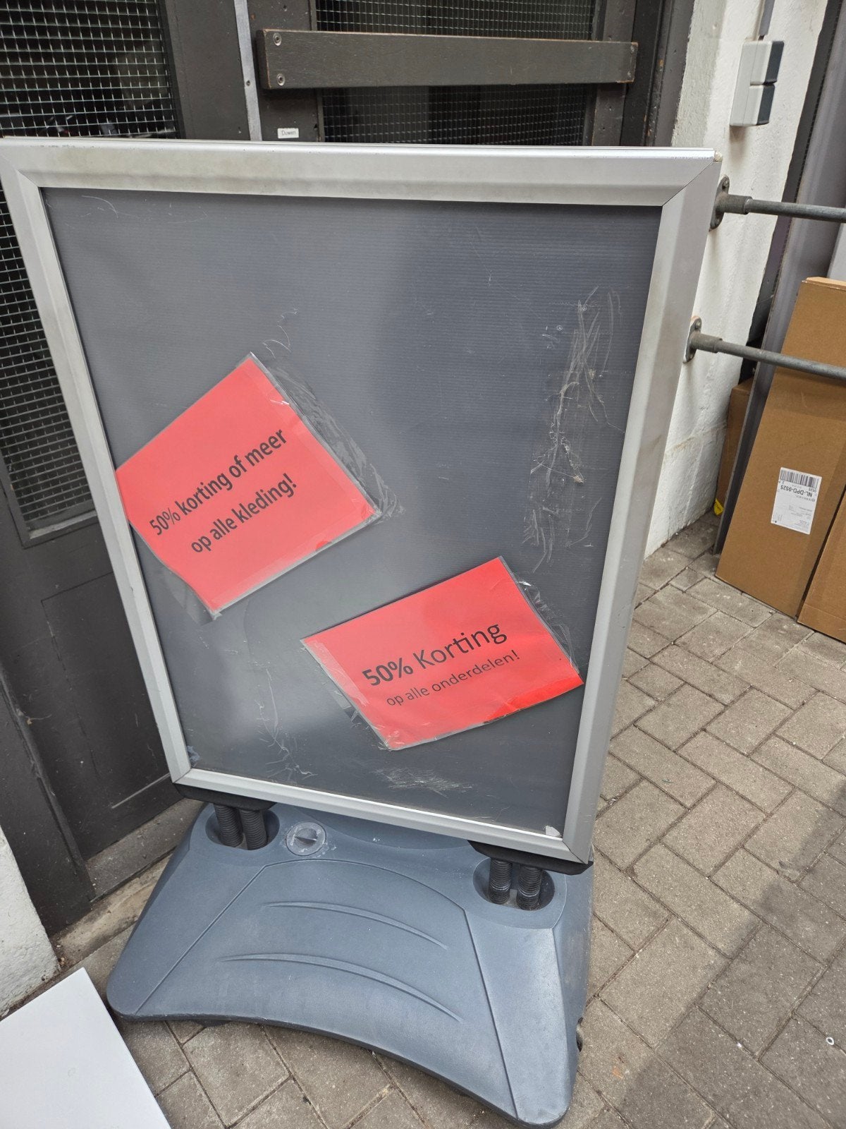 Stoepbord met wieltjes, Ophalen, Gebruikt, Info@schietecat.nl, Schietecat